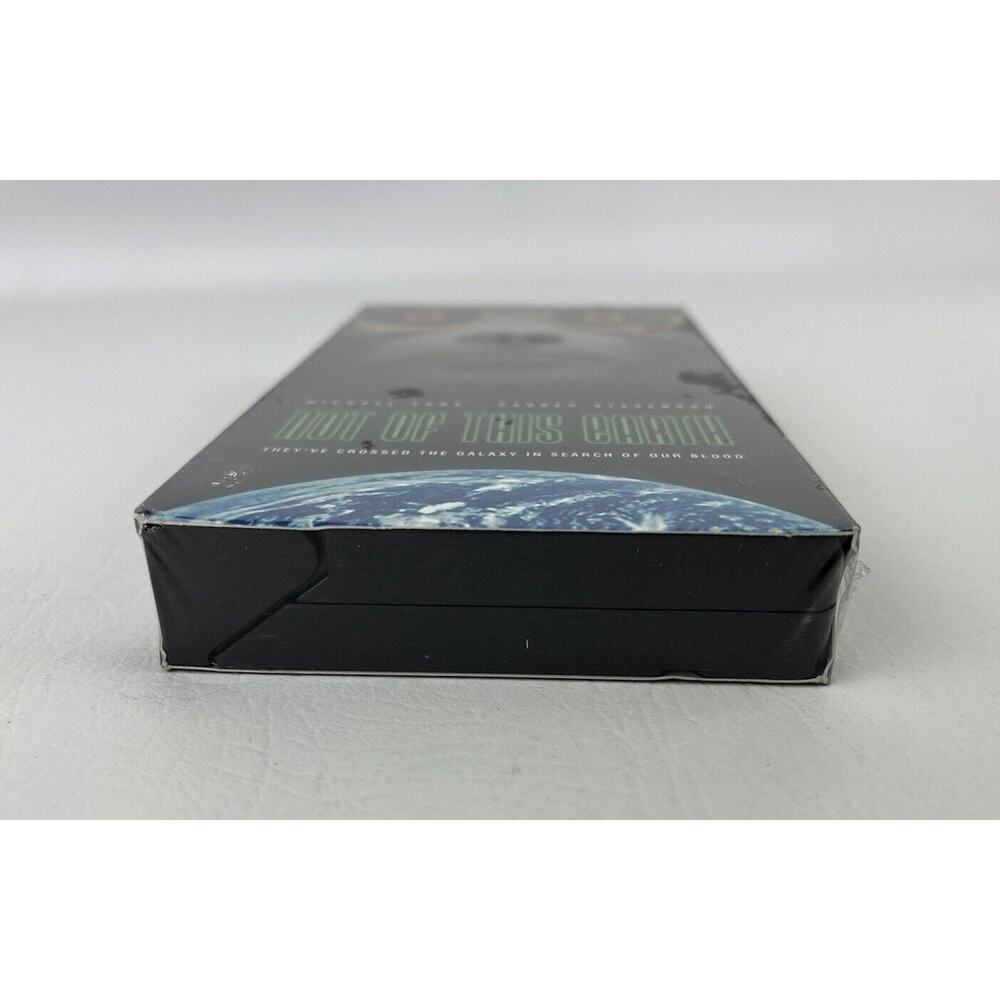 Not of This Earth - Michael York Parker Stevenson VHS 1996 NEW SEALED RARE - Picture 4 of 6